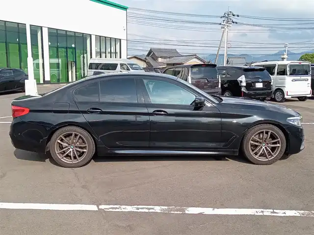 ＢＭＷ ５２３ｄ xDrive Mスピリット 福井県 2019(令1)年 9.1万km サファイアブラックP 全方位カメラ/純正18インチAW/前席パワーシート/ウッドパネル/前後ドライブレコーダー/前後コーナーセンサー/クルーズコントロール/パーキングアシスト/SOSボタン/クリアランスソナー/R・Fフォグ/LEDヘッドライト/衝突被害軽減システム/純正HDDナビ/ETC/アイドリングストップ/レーンキープアシスト/横滑り防止装置/盗難防止装置/ダブル＋サイドエアバッグ/カーテンエアバッグ/純正フロアマット/スマートキー