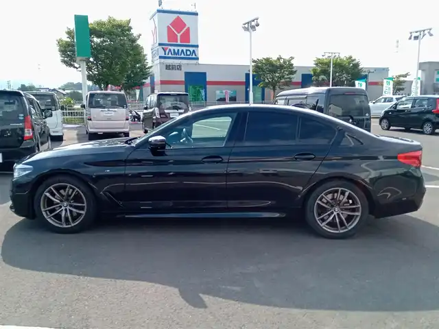ＢＭＷ ５２３ｄ xDrive Mスピリット 福井県 2019(令1)年 9.1万km サファイアブラックP 全方位カメラ/純正18インチAW/前席パワーシート/ウッドパネル/前後ドライブレコーダー/前後コーナーセンサー/クルーズコントロール/パーキングアシスト/SOSボタン/クリアランスソナー/R・Fフォグ/LEDヘッドライト/衝突被害軽減システム/純正HDDナビ/ETC/アイドリングストップ/レーンキープアシスト/横滑り防止装置/盗難防止装置/ダブル＋サイドエアバッグ/カーテンエアバッグ/純正フロアマット/スマートキー