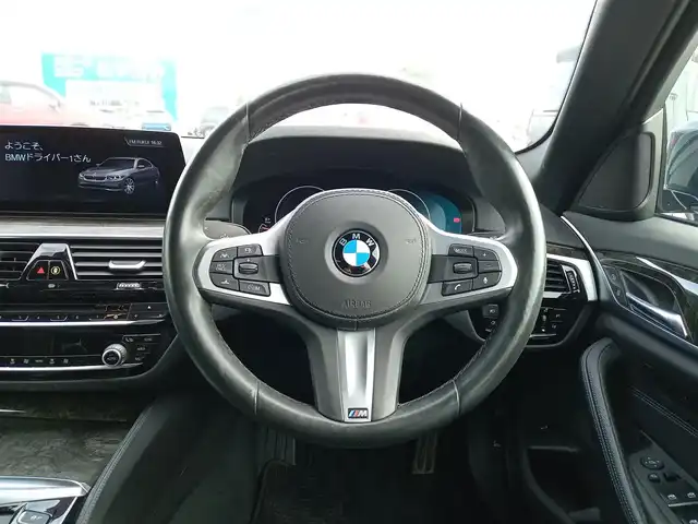 ＢＭＷ ５２３ｄ xDrive Mスピリット 福井県 2019(令1)年 9.1万km サファイアブラックP 全方位カメラ/純正18インチAW/前席パワーシート/ウッドパネル/前後ドライブレコーダー/前後コーナーセンサー/クルーズコントロール/パーキングアシスト/SOSボタン/クリアランスソナー/R・Fフォグ/LEDヘッドライト/衝突被害軽減システム/純正HDDナビ/ETC/アイドリングストップ/レーンキープアシスト/横滑り防止装置/盗難防止装置/ダブル＋サイドエアバッグ/カーテンエアバッグ/純正フロアマット/スマートキー