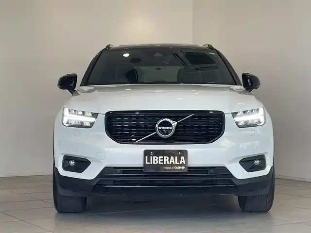 ボルボ ＸＣ４０ B4 AWD Rデザイン 愛知県 2020(令2)年 3.8万km クリスタルホワイトP/ブラック パノラミックＳ／Ｒ　/ｈ／ｋサウンド　/ミラーリンク　/純正ナビ　/Ｂｌｕｅｔｏｏｔｈ　/フルセグＴＶ　/３６０度カメラ/ＡＣＣ　/ＬＫＡ　/LDW/ＢＳＭ　/ハーフレザーシート/シートヒーター/ハンドルヒーター/ワイヤレスチャージ　/ＥＴＣ/LEDヘッドライト/ウィンカーミラー/アイドリングストップ/プッシュスタート/パワーバックドア