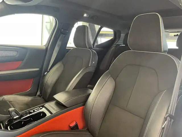 ボルボ ＸＣ４０ B4 AWD Rデザイン 愛知県 2020(令2)年 3.8万km クリスタルホワイトP/ブラック パノラミックＳ／Ｒ　/ｈ／ｋサウンド　/ミラーリンク　/純正ナビ　/Ｂｌｕｅｔｏｏｔｈ　/フルセグＴＶ　/３６０度カメラ/ＡＣＣ　/ＬＫＡ　/LDW/ＢＳＭ　/ハーフレザーシート/シートヒーター/ハンドルヒーター/ワイヤレスチャージ　/ＥＴＣ/LEDヘッドライト/ウィンカーミラー/アイドリングストップ/プッシュスタート/パワーバックドア