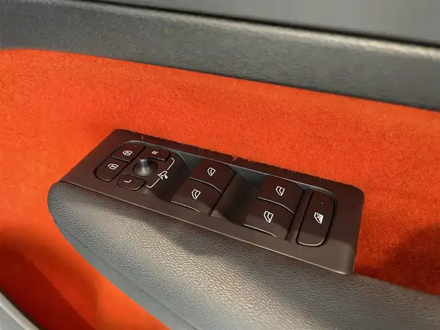 ボルボ ＸＣ４０ B4 AWD Rデザイン 愛知県 2020(令2)年 3.8万km クリスタルホワイトP/ブラック パノラミックＳ／Ｒ　/ｈ／ｋサウンド　/ミラーリンク　/純正ナビ　/Ｂｌｕｅｔｏｏｔｈ　/フルセグＴＶ　/３６０度カメラ/ＡＣＣ　/ＬＫＡ　/LDW/ＢＳＭ　/ハーフレザーシート/シートヒーター/ハンドルヒーター/ワイヤレスチャージ　/ＥＴＣ/LEDヘッドライト/ウィンカーミラー/アイドリングストップ/プッシュスタート/パワーバックドア