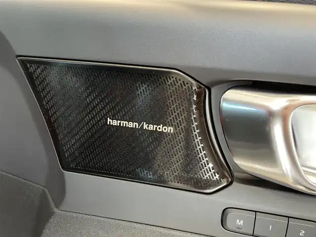 ボルボ ＸＣ４０ B4 AWD Rデザイン 愛知県 2020(令2)年 3.8万km クリスタルホワイトP/ブラック パノラミックＳ／Ｒ　/ｈ／ｋサウンド　/ミラーリンク　/純正ナビ　/Ｂｌｕｅｔｏｏｔｈ　/フルセグＴＶ　/３６０度カメラ/ＡＣＣ　/ＬＫＡ　/LDW/ＢＳＭ　/ハーフレザーシート/シートヒーター/ハンドルヒーター/ワイヤレスチャージ　/ＥＴＣ/LEDヘッドライト/ウィンカーミラー/アイドリングストップ/プッシュスタート/パワーバックドア