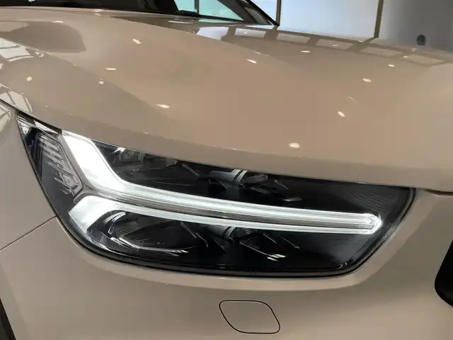 ボルボ ＸＣ４０ B4 AWD Rデザイン 愛知県 2020(令2)年 3.8万km クリスタルホワイトP/ブラック パノラミックＳ／Ｒ　/ｈ／ｋサウンド　/ミラーリンク　/純正ナビ　/Ｂｌｕｅｔｏｏｔｈ　/フルセグＴＶ　/３６０度カメラ/ＡＣＣ　/ＬＫＡ　/LDW/ＢＳＭ　/ハーフレザーシート/シートヒーター/ハンドルヒーター/ワイヤレスチャージ　/ＥＴＣ/LEDヘッドライト/ウィンカーミラー/アイドリングストップ/プッシュスタート/パワーバックドア