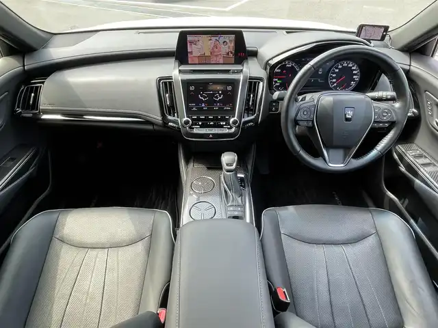 トヨタ クラウン ハイブリッド RS アドバンス 愛媛県 2019(令1)年 7.9万km ホワイトパールクリスタルシャイン サンルーフ/OPレザーシートパッケージ/前席シートヒーター/シートベンチレーション/プリクラッシュセーフティ/レーダークルーズコントロール/レーンキープアシスト/クリアランスソナー /ブラインドスポットモニター/リヤクロストラフィック/ヘッドアップディスプレイ/TコネクトSDナビ/　CD/DVD/Bluetooth/USB/フルセグTV/カラーガイド付きバックカメラ/三眼LEDヘッドライト/フロントフォグライト/ステアリングヒーター/前方ドライブレコーダー/GPSレーダー/電子パーキングブレーキ/ステアリングスイッチ/ビルトインETC2.0/前席パワーシート/電動格納ミラー/プッシュスタート/フロアマット