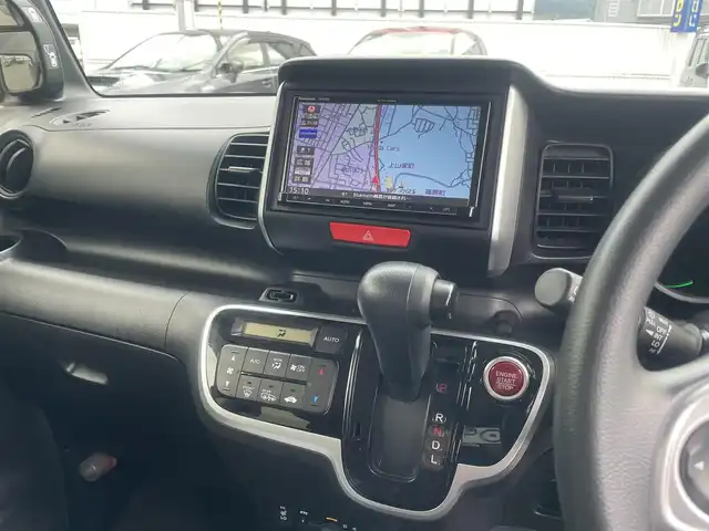 ホンダ Ｎ ＢＯＸ G SSパッケージ 山形県 2016(平28)年 8.5万km クリスタルブラックパール (株)IDOMが運営する【じしゃロン山形店】の自社ローン専用車両になります。/こちらは現金またはオートローンご利用時の価格です。/自社ローンご希望の方は別途その旨お申付け下さい。/Stradaナビ/【TV/DVD/CD/AM/FM/Bluetooth】/両側パワースライドドア/ビルトインETC/バックカメラ/４WD/D/N席シートヒーター/ステアリングスイッチ/ウィンカーミラー/AUTOミラー/プッシュスタート/スマートキー/後席サンシェード/背面テーブル