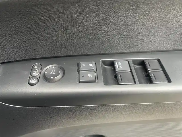 ホンダ Ｎ ＢＯＸ G SSパッケージ 山形県 2016(平28)年 8.5万km クリスタルブラックパール (株)IDOMが運営する【じしゃロン山形店】の自社ローン専用車両になります。/こちらは現金またはオートローンご利用時の価格です。/自社ローンご希望の方は別途その旨お申付け下さい。/Stradaナビ/【TV/DVD/CD/AM/FM/Bluetooth】/両側パワースライドドア/ビルトインETC/バックカメラ/４WD/D/N席シートヒーター/ステアリングスイッチ/ウィンカーミラー/AUTOミラー/プッシュスタート/スマートキー/後席サンシェード/背面テーブル