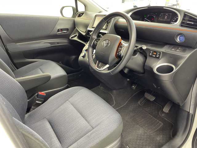 トヨタ シエンタ ハイブリッド G 岐阜県 2015(平27)年 6万km ホワイトパールクリスタルシャイン 純正SDナビゲーション【NSZN-W64T】/AM FM/CD DVD/フルセグテレビ/USB/VTR/Bluetooth/バックカメラ/TRDフロントエアロ/モデリスタ17インチAW/両側パワースライドドア/ALPINE9インチシートバックモニター【SSA9ST】/革巻きステアリング/ステアリングリモコン/LEDヘッドライト/オートライト/オートハイビーム/ビルトインETC/全方位ドラレコ/トヨタセーフティセンス/プリクラッシュ/車線逸脱警報/横滑り防止装置/先行車発信お知らせ機能