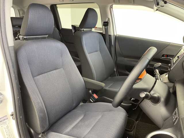 トヨタ シエンタ ハイブリッド G 岐阜県 2015(平27)年 6万km ホワイトパールクリスタルシャイン 純正SDナビゲーション【NSZN-W64T】/AM FM/CD DVD/フルセグテレビ/USB/VTR/Bluetooth/バックカメラ/TRDフロントエアロ/モデリスタ17インチAW/両側パワースライドドア/ALPINE9インチシートバックモニター【SSA9ST】/革巻きステアリング/ステアリングリモコン/LEDヘッドライト/オートライト/オートハイビーム/ビルトインETC/全方位ドラレコ/トヨタセーフティセンス/プリクラッシュ/車線逸脱警報/横滑り防止装置/先行車発信お知らせ機能