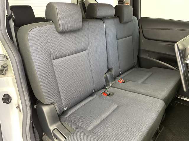 トヨタ シエンタ ハイブリッド G 岐阜県 2015(平27)年 6万km ホワイトパールクリスタルシャイン 純正SDナビゲーション【NSZN-W64T】/AM FM/CD DVD/フルセグテレビ/USB/VTR/Bluetooth/バックカメラ/TRDフロントエアロ/モデリスタ17インチAW/両側パワースライドドア/ALPINE9インチシートバックモニター【SSA9ST】/革巻きステアリング/ステアリングリモコン/LEDヘッドライト/オートライト/オートハイビーム/ビルトインETC/全方位ドラレコ/トヨタセーフティセンス/プリクラッシュ/車線逸脱警報/横滑り防止装置/先行車発信お知らせ機能