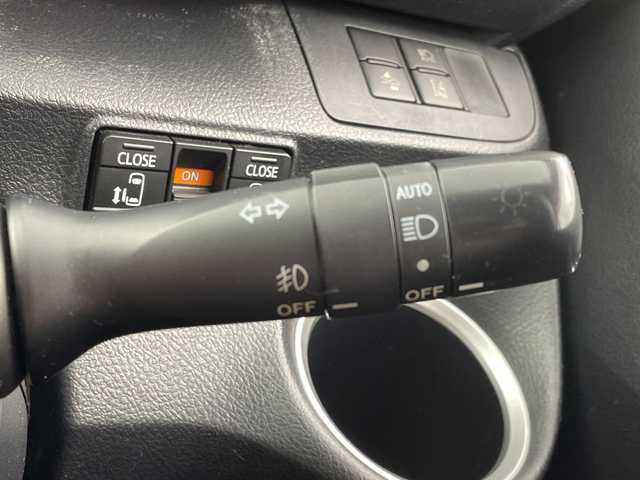 トヨタ シエンタ ハイブリッド G 岐阜県 2015(平27)年 6万km ホワイトパールクリスタルシャイン 純正SDナビゲーション【NSZN-W64T】/AM FM/CD DVD/フルセグテレビ/USB/VTR/Bluetooth/バックカメラ/TRDフロントエアロ/モデリスタ17インチAW/両側パワースライドドア/ALPINE9インチシートバックモニター【SSA9ST】/革巻きステアリング/ステアリングリモコン/LEDヘッドライト/オートライト/オートハイビーム/ビルトインETC/全方位ドラレコ/トヨタセーフティセンス/プリクラッシュ/車線逸脱警報/横滑り防止装置/先行車発信お知らせ機能