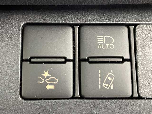 トヨタ シエンタ ハイブリッド G 岐阜県 2015(平27)年 6万km ホワイトパールクリスタルシャイン 純正SDナビゲーション【NSZN-W64T】/AM FM/CD DVD/フルセグテレビ/USB/VTR/Bluetooth/バックカメラ/TRDフロントエアロ/モデリスタ17インチAW/両側パワースライドドア/ALPINE9インチシートバックモニター【SSA9ST】/革巻きステアリング/ステアリングリモコン/LEDヘッドライト/オートライト/オートハイビーム/ビルトインETC/全方位ドラレコ/トヨタセーフティセンス/プリクラッシュ/車線逸脱警報/横滑り防止装置/先行車発信お知らせ機能