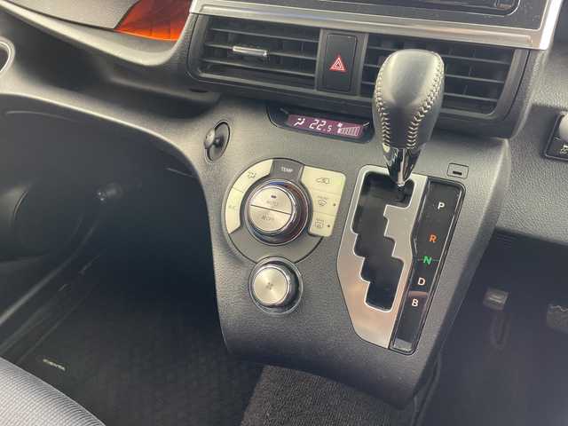 トヨタ シエンタ ハイブリッド G 岐阜県 2015(平27)年 6万km ホワイトパールクリスタルシャイン 純正SDナビゲーション【NSZN-W64T】/AM FM/CD DVD/フルセグテレビ/USB/VTR/Bluetooth/バックカメラ/TRDフロントエアロ/モデリスタ17インチAW/両側パワースライドドア/ALPINE9インチシートバックモニター【SSA9ST】/革巻きステアリング/ステアリングリモコン/LEDヘッドライト/オートライト/オートハイビーム/ビルトインETC/全方位ドラレコ/トヨタセーフティセンス/プリクラッシュ/車線逸脱警報/横滑り防止装置/先行車発信お知らせ機能