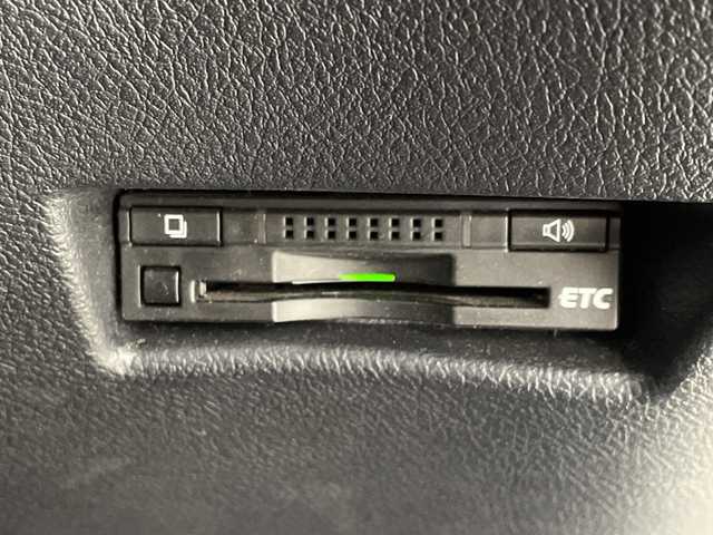 トヨタ シエンタ ハイブリッド G 岐阜県 2015(平27)年 6万km ホワイトパールクリスタルシャイン 純正SDナビゲーション【NSZN-W64T】/AM FM/CD DVD/フルセグテレビ/USB/VTR/Bluetooth/バックカメラ/TRDフロントエアロ/モデリスタ17インチAW/両側パワースライドドア/ALPINE9インチシートバックモニター【SSA9ST】/革巻きステアリング/ステアリングリモコン/LEDヘッドライト/オートライト/オートハイビーム/ビルトインETC/全方位ドラレコ/トヨタセーフティセンス/プリクラッシュ/車線逸脱警報/横滑り防止装置/先行車発信お知らせ機能