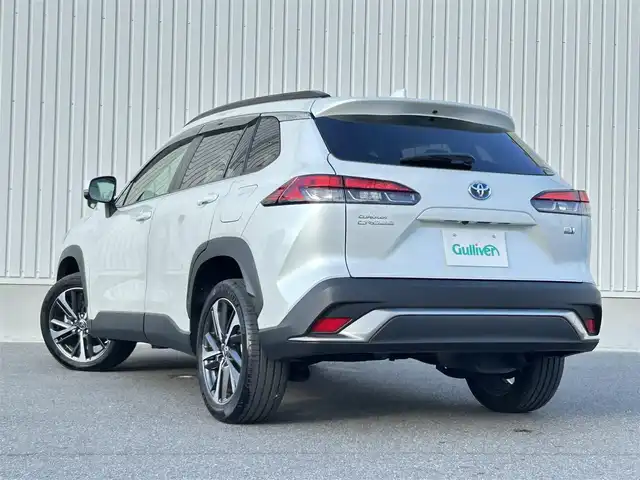 トヨタ カローラ クロス ハイブリッド Z 群馬県 2022(令4)年 1.4万km プラチナホワイトパールマイカ 純正9インチナビ/（Bluetooth/USB/AM/FM）/バックカメラ/セーフティセンス/・プリクラッシュセーフティ/・レーントレーシングアシスト/・レーダークルーズコントロール/・オートマチックハイビーム/・ロードサインアシスト/車両接近通報装置/パーキングサポートブレーキ/ハーフレザーシート/シートヒーター/パワーシート/ステアリングリモコン/LEDヘッドランプ/シーケンシャルターンランプ/ハンズフリーパワーバックドア/純正18インチアルミホイール/アームレスト/純正フロアマット/純正ドアバイザー