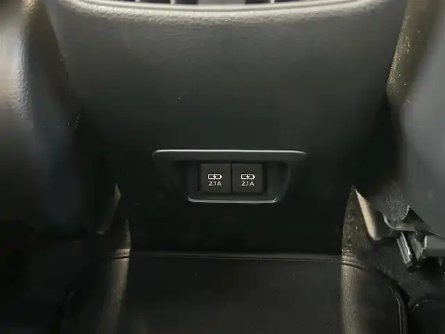 トヨタ カローラ クロス ハイブリッド Z 群馬県 2022(令4)年 1.4万km プラチナホワイトパールマイカ 純正9インチナビ/（Bluetooth/USB/AM/FM）/バックカメラ/セーフティセンス/・プリクラッシュセーフティ/・レーントレーシングアシスト/・レーダークルーズコントロール/・オートマチックハイビーム/・ロードサインアシスト/車両接近通報装置/パーキングサポートブレーキ/ハーフレザーシート/シートヒーター/パワーシート/ステアリングリモコン/LEDヘッドランプ/シーケンシャルターンランプ/ハンズフリーパワーバックドア/純正18インチアルミホイール/アームレスト/純正フロアマット/純正ドアバイザー