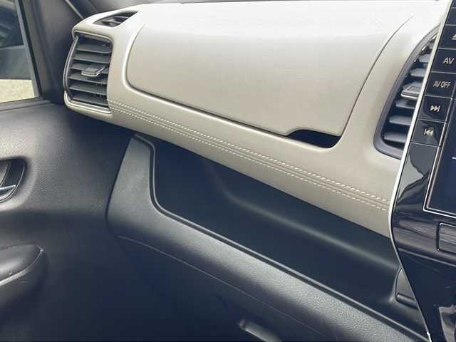 日産 セレナ e－パワー ハイウェイスター V 福岡県 2020(令2)年 5.6万km ブリリアントホワイトパール 2トーン 純正10インチメモリナビ/アラウンドビューモニター/Bluetooth/フルセグTV/DVD/BD再生/ETC/電子ミラー/純正前後ドラレコ/スマートキー/プッシュスタート/フリップダウンモニター/両側パワースライドドア/プロパイロット/純正フロアマット/純正16インチアルミホイール