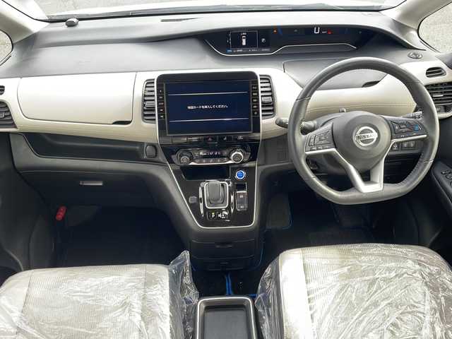 日産 セレナ e－パワー ハイウェイスター V 福岡県 2020(令2)年 5.6万km ブリリアントホワイトパール 2トーン 純正10インチメモリナビ/アラウンドビューモニター/Bluetooth/フルセグTV/DVD/BD再生/ETC/電子ミラー/純正前後ドラレコ/スマートキー/プッシュスタート/フリップダウンモニター/両側パワースライドドア/プロパイロット/純正フロアマット/純正16インチアルミホイール