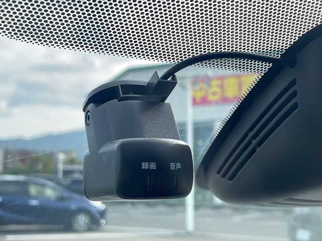 日産 セレナ e－パワー ハイウェイスター V 福岡県 2020(令2)年 5.6万km ブリリアントホワイトパール 2トーン 純正10インチメモリナビ/アラウンドビューモニター/Bluetooth/フルセグTV/DVD/BD再生/ETC/電子ミラー/純正前後ドラレコ/スマートキー/プッシュスタート/フリップダウンモニター/両側パワースライドドア/プロパイロット/純正フロアマット/純正16インチアルミホイール