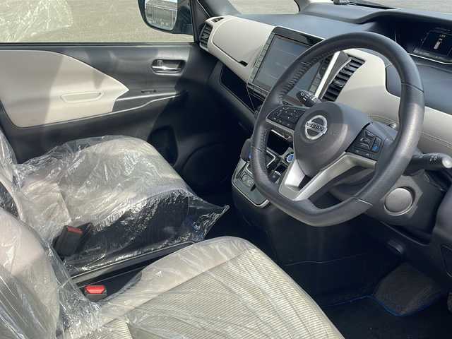 日産 セレナ e－パワー ハイウェイスター V 福岡県 2020(令2)年 5.6万km ブリリアントホワイトパール 2トーン 純正10インチメモリナビ/アラウンドビューモニター/Bluetooth/フルセグTV/DVD/BD再生/ETC/電子ミラー/純正前後ドラレコ/スマートキー/プッシュスタート/フリップダウンモニター/両側パワースライドドア/プロパイロット/純正フロアマット/純正16インチアルミホイール