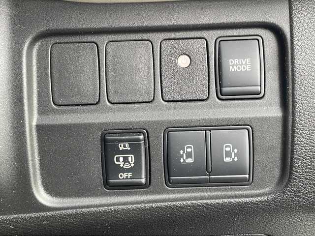 日産 セレナ e－パワー ハイウェイスター V 福岡県 2020(令2)年 5.6万km ブリリアントホワイトパール 2トーン 純正10インチメモリナビ/アラウンドビューモニター/Bluetooth/フルセグTV/DVD/BD再生/ETC/電子ミラー/純正前後ドラレコ/スマートキー/プッシュスタート/フリップダウンモニター/両側パワースライドドア/プロパイロット/純正フロアマット/純正16インチアルミホイール