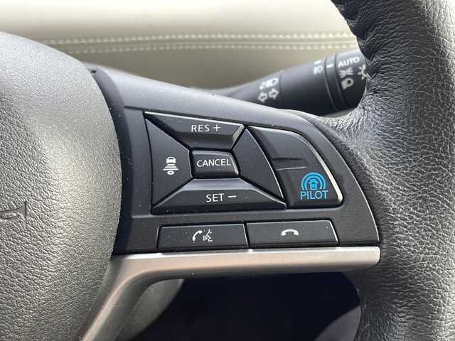 日産 セレナ e－パワー ハイウェイスター V 福岡県 2020(令2)年 5.6万km ブリリアントホワイトパール 2トーン 純正10インチメモリナビ/アラウンドビューモニター/Bluetooth/フルセグTV/DVD/BD再生/ETC/電子ミラー/純正前後ドラレコ/スマートキー/プッシュスタート/フリップダウンモニター/両側パワースライドドア/プロパイロット/純正フロアマット/純正16インチアルミホイール