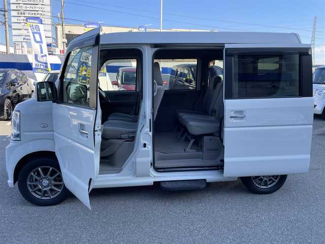 日産 ＮＶ１００クリッパー リオ G 兵庫県 2014(平26)年 6.5万km スノーパールホワイト 社外7インチSDナビゲーション(AVN-SZ04i)/フルセグ BT CD DVD/ターボ/4WD/両側パワースライドドア/左オートステップ/D席シートヒーター/フォグライト/ETC/電動格納ミラー/ドアバイザー/純正フロアマット/ISOFIX/スタッドレスタイヤ/社外13インチアルミホイール/リモコンキー