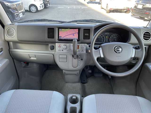 日産 ＮＶ１００クリッパー リオ G 兵庫県 2014(平26)年 6.5万km スノーパールホワイト 社外7インチSDナビゲーション(AVN-SZ04i)/フルセグ BT CD DVD/ターボ/4WD/両側パワースライドドア/左オートステップ/D席シートヒーター/フォグライト/ETC/電動格納ミラー/ドアバイザー/純正フロアマット/ISOFIX/スタッドレスタイヤ/社外13インチアルミホイール/リモコンキー