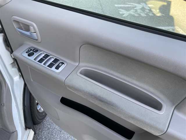 日産 ＮＶ１００クリッパー リオ G 兵庫県 2014(平26)年 6.5万km スノーパールホワイト 社外7インチSDナビゲーション(AVN-SZ04i)/フルセグ BT CD DVD/ターボ/4WD/両側パワースライドドア/左オートステップ/D席シートヒーター/フォグライト/ETC/電動格納ミラー/ドアバイザー/純正フロアマット/ISOFIX/スタッドレスタイヤ/社外13インチアルミホイール/リモコンキー