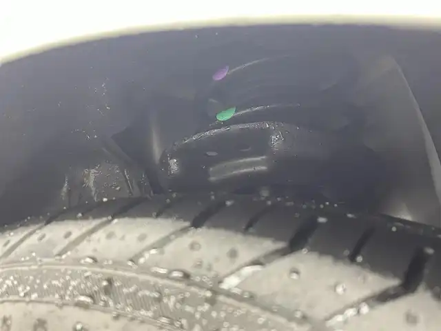 日産 ノート X 岡山県 2021(令3)年 2万km ブリリアントシルバー 純正9インチナビ/・CarPlay/Bluetooth/フルセグTV/HDMI/アラウンドビューモニター/デジタルインナーミラー/ワイヤレス充電/ETC/ドライブレコーダー（前）/LEDヘッドライト/エマージェンシーブレーキ/車線逸脱警報/コーナーセンサー/オートハイビーム/オートライト/ブラインドスポットモニター/オートブレーキホールド/電動パーキング/ドアバイザー/純正フロアマット/新車保証書/取扱説明書/スペアキー×１