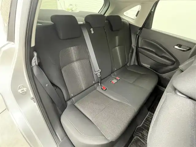 日産 ノート X 岡山県 2021(令3)年 2万km ブリリアントシルバー 純正9インチナビ/・CarPlay/Bluetooth/フルセグTV/HDMI/アラウンドビューモニター/デジタルインナーミラー/ワイヤレス充電/ETC/ドライブレコーダー（前）/LEDヘッドライト/エマージェンシーブレーキ/車線逸脱警報/コーナーセンサー/オートハイビーム/オートライト/ブラインドスポットモニター/オートブレーキホールド/電動パーキング/ドアバイザー/純正フロアマット/新車保証書/取扱説明書/スペアキー×１