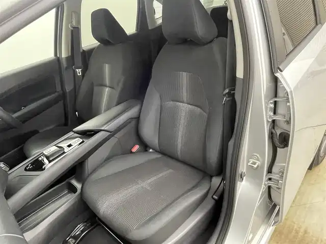 日産 ノート X 岡山県 2021(令3)年 2万km ブリリアントシルバー 純正9インチナビ/・CarPlay/Bluetooth/フルセグTV/HDMI/アラウンドビューモニター/デジタルインナーミラー/ワイヤレス充電/ETC/ドライブレコーダー（前）/LEDヘッドライト/エマージェンシーブレーキ/車線逸脱警報/コーナーセンサー/オートハイビーム/オートライト/ブラインドスポットモニター/オートブレーキホールド/電動パーキング/ドアバイザー/純正フロアマット/新車保証書/取扱説明書/スペアキー×１