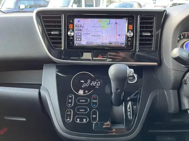 日産 デイズ ルークス HWS X Vセレ +SeftyⅡ 三重県 2015(平27)年 2.3万km ブラック アラウンドビューモニター/エマージェンシーブレーキ/踏み間違い防止アシスト/純正ナビ（AM/FM/TV/DVD/CD/Bluetooth/HDMI/SD/AUX）/パワースライドドア（助手席側）/スライドドアオートクローザー（運転席側）/オートエアコン/プッシュエンジンスターター/スペアキー/後席サンシェード/オーバーヘッドコンソール/リアツーリングファン/アイドリングストップ/内装色インサイドドアハンドル/ピアノブラック調パワーウインドウスイッチベース/ボディ同色ドアミラー/サイドシルスポイラ/リアスポイラー/純正フロアマット/純正ドアバイザー/クリアレンズLEDリアコンビネーションランプ/ファインビジョンメーター/革巻きハンドル/ブラックスエード調クロスシート