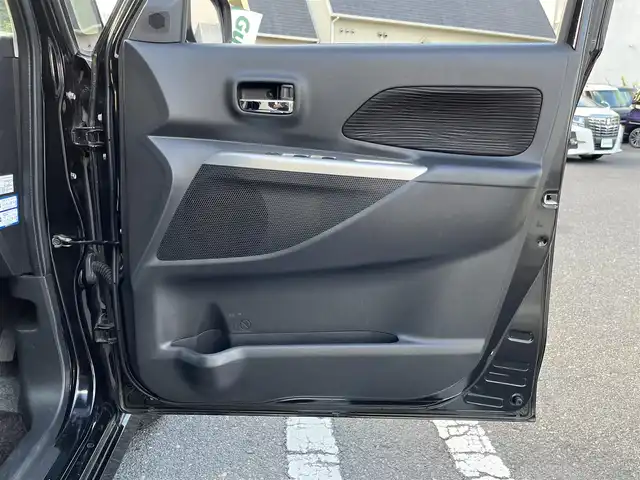 日産 デイズ ルークス HWS X Vセレ +SeftyⅡ 三重県 2015(平27)年 2.3万km ブラック アラウンドビューモニター/エマージェンシーブレーキ/踏み間違い防止アシスト/純正ナビ（AM/FM/TV/DVD/CD/Bluetooth/HDMI/SD/AUX）/パワースライドドア（助手席側）/スライドドアオートクローザー（運転席側）/オートエアコン/プッシュエンジンスターター/スペアキー/後席サンシェード/オーバーヘッドコンソール/リアツーリングファン/アイドリングストップ/内装色インサイドドアハンドル/ピアノブラック調パワーウインドウスイッチベース/ボディ同色ドアミラー/サイドシルスポイラ/リアスポイラー/純正フロアマット/純正ドアバイザー/クリアレンズLEDリアコンビネーションランプ/ファインビジョンメーター/革巻きハンドル/ブラックスエード調クロスシート