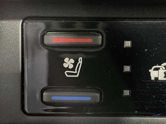 トヨタ ＲＡＶ４ アドベンチャー オフロードPKGⅡ 神奈川県 2022(令4)年 3.3万km グレーメタリック トヨタセーフティセンス/純正10.5ガタンディスプレイオーディオ/・BT/フルセグTV/MiraCast/USB/バックカメラ/デジタルインナーミラー/MTモード/ハーフレザーシート/パワーシート(D)/メモリシート(D)/シートヒーター(D/N)/ベンチレーション(D/N)/電動サイドブレーキ/オートブレーキホールド/ビルトインETC2.0/パワーバックドア/ECO/SPORTモード/SNOWモード/ダウンヒルアシストコントロール/革巻きステアリング/ステアリングスイッチ/AutOライト/BSM/スマートキー/スペアキー/プッシュスタートボタン/LEDヘッドライト/フォグランプ/電動格納ミラー/ウィンカーミラー/ルーフレール/純正フロアマット/純正ドアバイザー/純正18インチアルミホイール