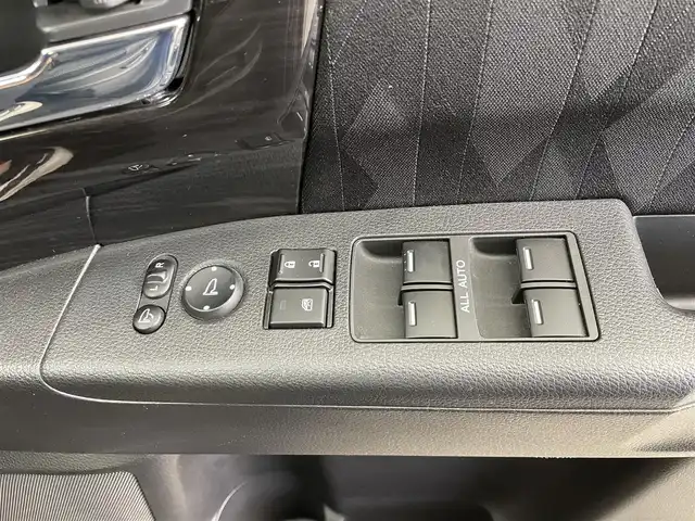 ホンダ オデッセイ アブソルート ホンダセンシング 大分県 2019(令1)年 6.5万km クリスタルブラックパール 純正ナビ【VXM-195VFi】/ーBluetooth/ーDISC/ーフルセグTV/バックカメラ/純正11/7インチフリップダウンモニター/ホンダセンシング/アダプティブクルーズコントロール/両側パワースライドドア/LEDヘッドライト/ビルトインETC/衝突軽減ブレーキ/レーンキープアシストシステム/標識認識機能/路外逸脱防止システム/ロールサンシェード/コンフォートビューパッケージ/パドルシフト/運転席パワーシート/ハーフレザーシート/スマートキー/プッシュスタート/オートライト/横滑り防止システム/USB端子/純正17インチアルミホイール/純正フロアマット/アイドリングストップ