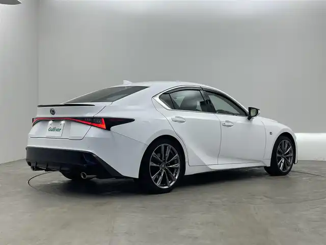 レクサス ＩＳ 300h Fスポーツ 埼玉県 2020(令2)年 5.6万km ホワイトノーヴァガラスフレーク サンルーフ/純正10.3インチナビ/ CD DVD Bluetooth USB 地デジTV/パノラミックビューモニター/レーダークルーズコントロール/黒レザーシート/パワーシート/シートヒーター/ステアリングヒーター/ビルトインETC2.0/オートLEDライト/フォグライト/オートハイビーム/衝突被害軽減ブレーキ/純正１９インチアルミホイール