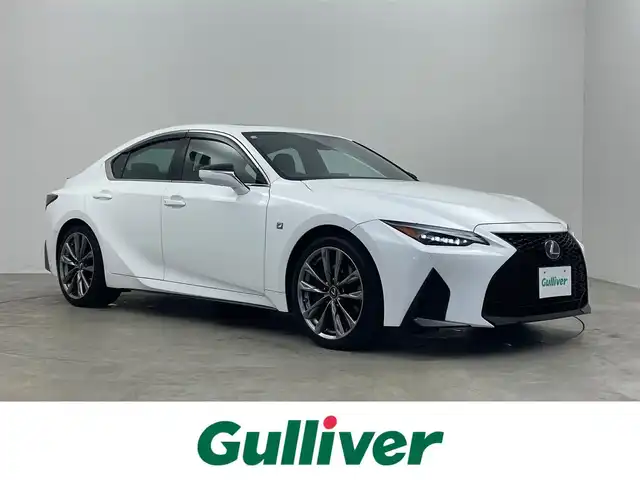 レクサス ＩＳ 300h Fスポーツ 埼玉県 2020(令2)年 5.6万km ホワイトノーヴァガラスフレーク サンルーフ/純正10.3インチナビ/ CD DVD Bluetooth USB 地デジTV/パノラミックビューモニター/レーダークルーズコントロール/黒レザーシート/パワーシート/シートヒーター/ステアリングヒーター/ビルトインETC2.0/オートLEDライト/フォグライト/オートハイビーム/衝突被害軽減ブレーキ/純正１９インチアルミホイール