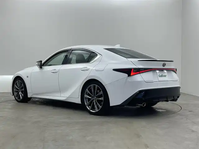 レクサス ＩＳ 300h Fスポーツ 埼玉県 2020(令2)年 5.6万km ホワイトノーヴァガラスフレーク サンルーフ/純正10.3インチナビ/ CD DVD Bluetooth USB 地デジTV/パノラミックビューモニター/レーダークルーズコントロール/黒レザーシート/パワーシート/シートヒーター/ステアリングヒーター/ビルトインETC2.0/オートLEDライト/フォグライト/オートハイビーム/衝突被害軽減ブレーキ/純正１９インチアルミホイール