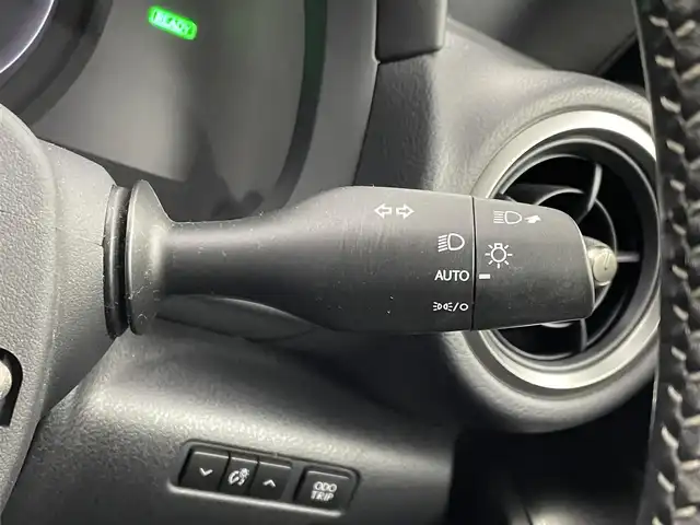 レクサス ＩＳ 300h Fスポーツ 埼玉県 2020(令2)年 5.6万km ホワイトノーヴァガラスフレーク サンルーフ/純正10.3インチナビ/ CD DVD Bluetooth USB 地デジTV/パノラミックビューモニター/レーダークルーズコントロール/黒レザーシート/パワーシート/シートヒーター/ステアリングヒーター/ビルトインETC2.0/オートLEDライト/フォグライト/オートハイビーム/衝突被害軽減ブレーキ/純正１９インチアルミホイール