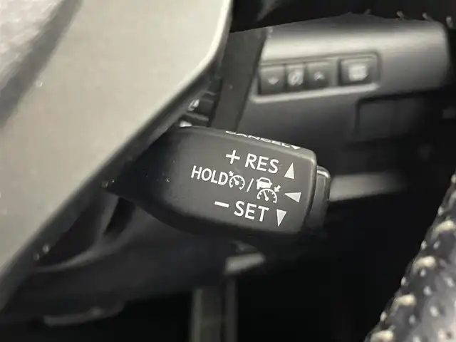 レクサス ＩＳ 300h Fスポーツ 埼玉県 2020(令2)年 5.6万km ホワイトノーヴァガラスフレーク サンルーフ/純正10.3インチナビ/ CD DVD Bluetooth USB 地デジTV/パノラミックビューモニター/レーダークルーズコントロール/黒レザーシート/パワーシート/シートヒーター/ステアリングヒーター/ビルトインETC2.0/オートLEDライト/フォグライト/オートハイビーム/衝突被害軽減ブレーキ/純正１９インチアルミホイール