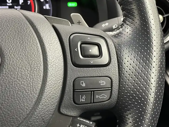 レクサス ＩＳ 300h Fスポーツ 埼玉県 2020(令2)年 5.6万km ホワイトノーヴァガラスフレーク サンルーフ/純正10.3インチナビ/ CD DVD Bluetooth USB 地デジTV/パノラミックビューモニター/レーダークルーズコントロール/黒レザーシート/パワーシート/シートヒーター/ステアリングヒーター/ビルトインETC2.0/オートLEDライト/フォグライト/オートハイビーム/衝突被害軽減ブレーキ/純正１９インチアルミホイール