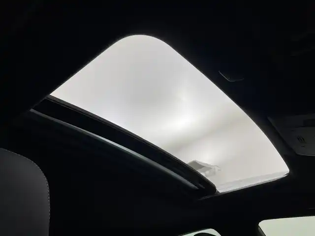 レクサス ＩＳ 300h Fスポーツ 埼玉県 2020(令2)年 5.6万km ホワイトノーヴァガラスフレーク サンルーフ/純正10.3インチナビ/ CD DVD Bluetooth USB 地デジTV/パノラミックビューモニター/レーダークルーズコントロール/黒レザーシート/パワーシート/シートヒーター/ステアリングヒーター/ビルトインETC2.0/オートLEDライト/フォグライト/オートハイビーム/衝突被害軽減ブレーキ/純正１９インチアルミホイール