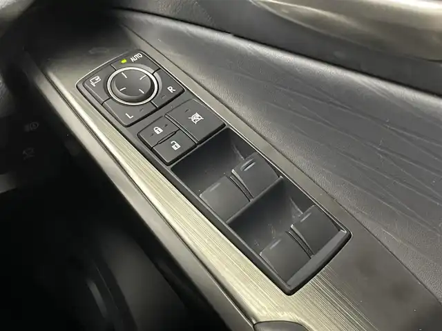 レクサス ＩＳ 300h Fスポーツ 埼玉県 2020(令2)年 5.6万km ホワイトノーヴァガラスフレーク サンルーフ/純正10.3インチナビ/ CD DVD Bluetooth USB 地デジTV/パノラミックビューモニター/レーダークルーズコントロール/黒レザーシート/パワーシート/シートヒーター/ステアリングヒーター/ビルトインETC2.0/オートLEDライト/フォグライト/オートハイビーム/衝突被害軽減ブレーキ/純正１９インチアルミホイール