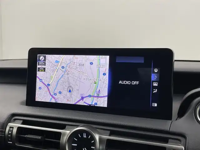 レクサス ＩＳ 300h Fスポーツ 埼玉県 2020(令2)年 5.6万km ホワイトノーヴァガラスフレーク サンルーフ/純正10.3インチナビ/ CD DVD Bluetooth USB 地デジTV/パノラミックビューモニター/レーダークルーズコントロール/黒レザーシート/パワーシート/シートヒーター/ステアリングヒーター/ビルトインETC2.0/オートLEDライト/フォグライト/オートハイビーム/衝突被害軽減ブレーキ/純正１９インチアルミホイール