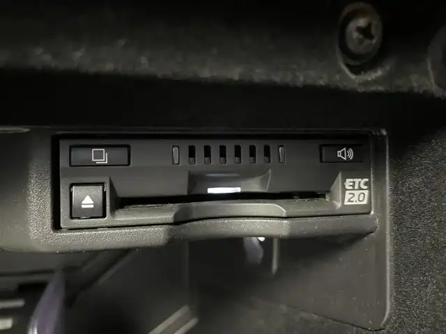 レクサス ＩＳ 300h Fスポーツ 埼玉県 2020(令2)年 5.6万km ホワイトノーヴァガラスフレーク サンルーフ/純正10.3インチナビ/ CD DVD Bluetooth USB 地デジTV/パノラミックビューモニター/レーダークルーズコントロール/黒レザーシート/パワーシート/シートヒーター/ステアリングヒーター/ビルトインETC2.0/オートLEDライト/フォグライト/オートハイビーム/衝突被害軽減ブレーキ/純正１９インチアルミホイール