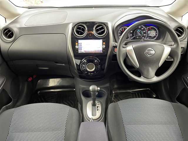 日産 ノート X DIG－S 大阪府 2015(平27)年 4.5万km シャイニングブルー 純正SDナビ/【ワンセグTV/Bluetooth/CD/DVD/FM/AM】/アラウンドビューモニター/衝突軽減システム/車線逸脱防止機能/前後コーナーセンサー/ハロゲンヘッドライト/オートライト/ETC/スマートキー/スペアキー/プッシュスタート/AAC