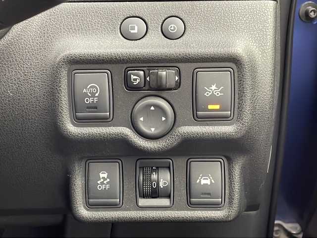 日産 ノート X DIG－S 大阪府 2015(平27)年 4.5万km シャイニングブルー 純正SDナビ/【ワンセグTV/Bluetooth/CD/DVD/FM/AM】/アラウンドビューモニター/衝突軽減システム/車線逸脱防止機能/前後コーナーセンサー/ハロゲンヘッドライト/オートライト/ETC/スマートキー/スペアキー/プッシュスタート/AAC