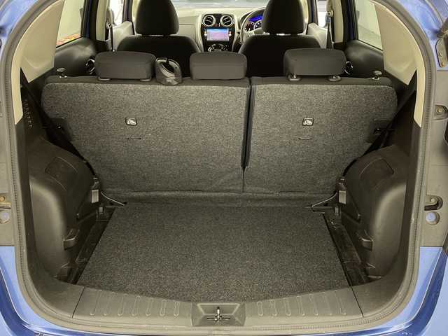 日産 ノート X DIG－S 大阪府 2015(平27)年 4.5万km シャイニングブルー 純正SDナビ/【ワンセグTV/Bluetooth/CD/DVD/FM/AM】/アラウンドビューモニター/衝突軽減システム/車線逸脱防止機能/前後コーナーセンサー/ハロゲンヘッドライト/オートライト/ETC/スマートキー/スペアキー/プッシュスタート/AAC