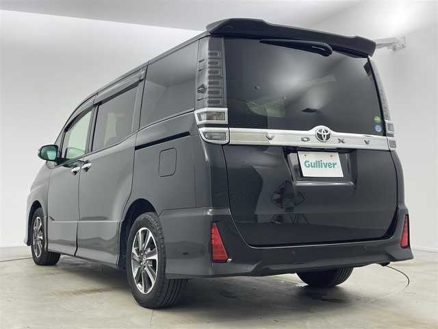 トヨタ ヴォクシー ZS 煌Ⅱ 岡山県 2019(令1)年 6.8万km ブラック 純正１０インチナビ　衝突軽減ブレーキシステム　両側電動スライドドア　ビルトインＥＴＣ　ＬＥＤヘッドライト　クルーズコントロール　バックカメラ　ドライブレコーダー　オートハイビーム　フルセグＴＶ